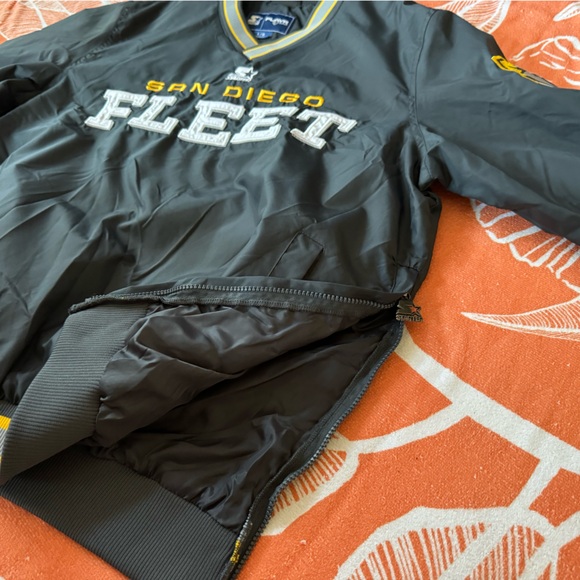 AAF San Diego Fleet V-Neck Pullover - Picture 9 of 10
